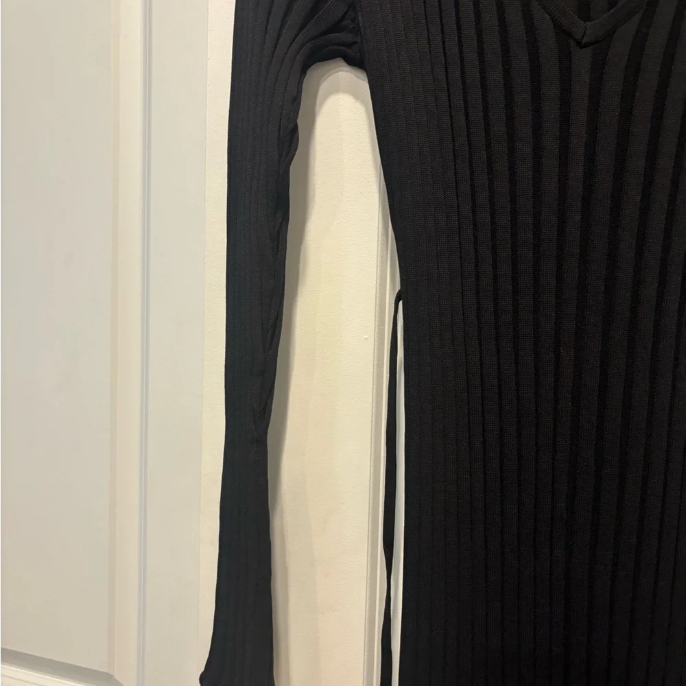 Dissh Ribbed Knit Maxi Dress | Black | Long Sleeve | V-Neck - Picture 7 of 11